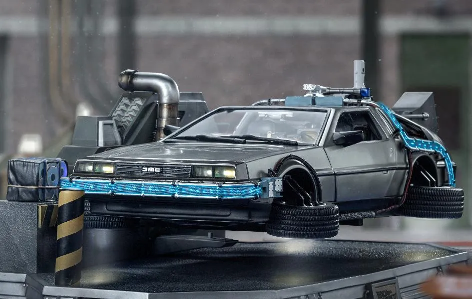 Limited Showcase Miniature Hobby Back to the Future Part II - DeLorean Set Regular Version Art Scale 1/10
