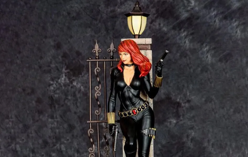 Black Widow 1/4 Scale Statue (Comics Version) Chrome Plated
