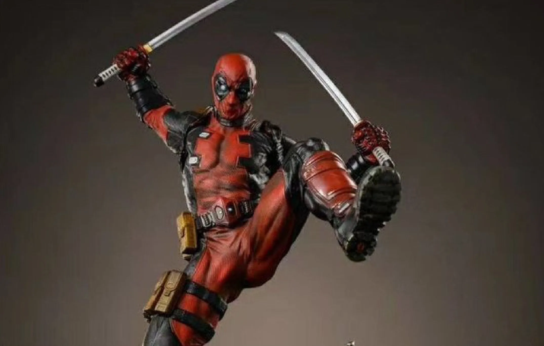 Small Sculpture Deadpool 1/4 Scale Premium Statue - Marvel