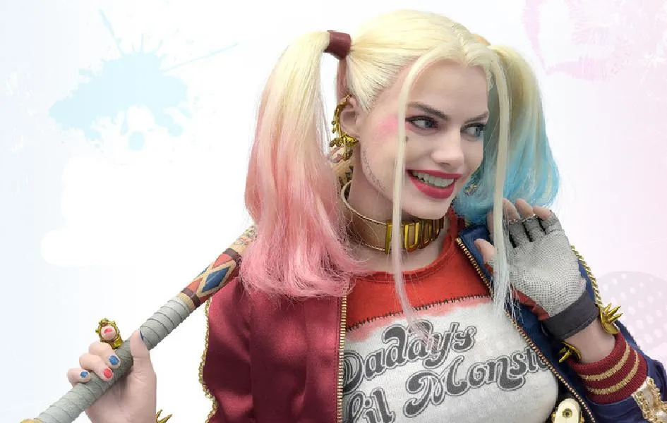Suicide Squad Harley Quinn 1/3 Scale Hyperreal Statue Variant Paint