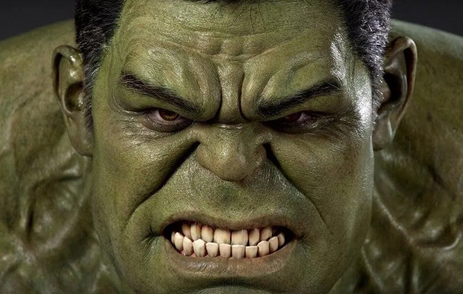 Avengers: Infinity War - Hulk Lifesize Bust Gallery Art