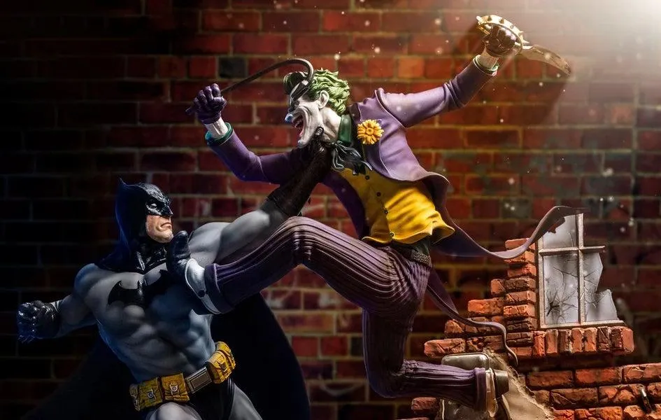 People Model Batman vs Joker Battle Diorama Statue