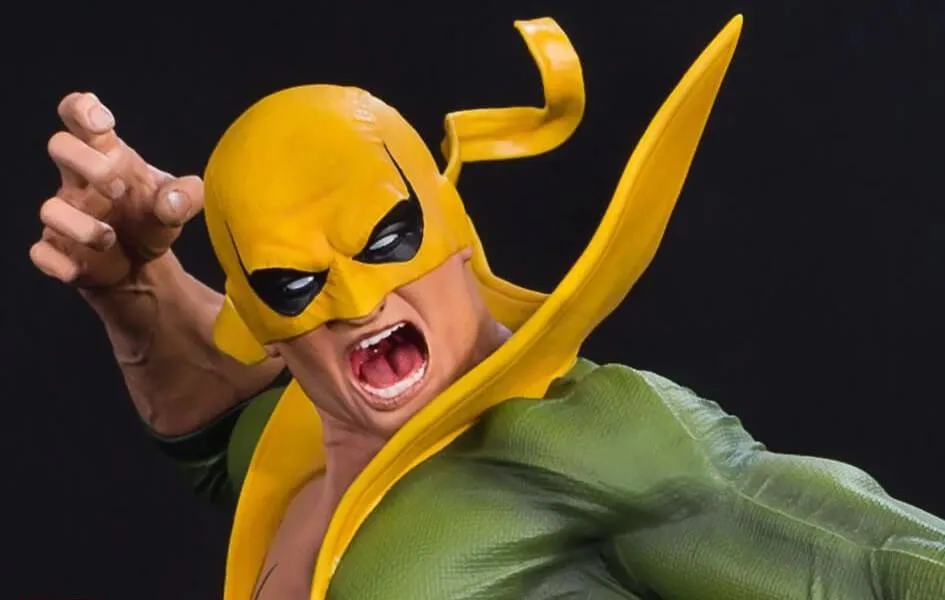 Collector Display Iron Fist 1/4 Scale Statue