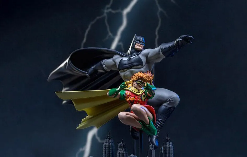 Educational Display Batman & Robin The Dark Knight Returns Statue